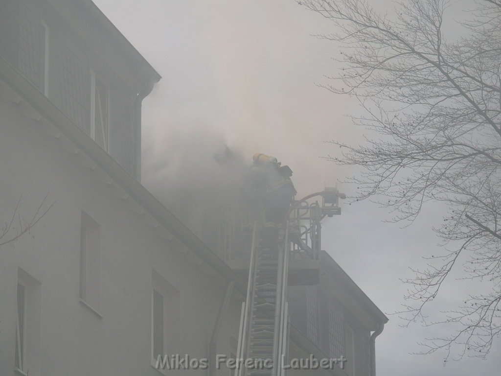 Dachgeschossbrand Koeln Muelheim Duennwalderstr  046.JPG